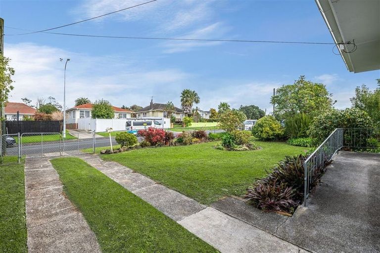 Photo of property in 46 Fairclough Road, Beach Haven, Auckland, 0626