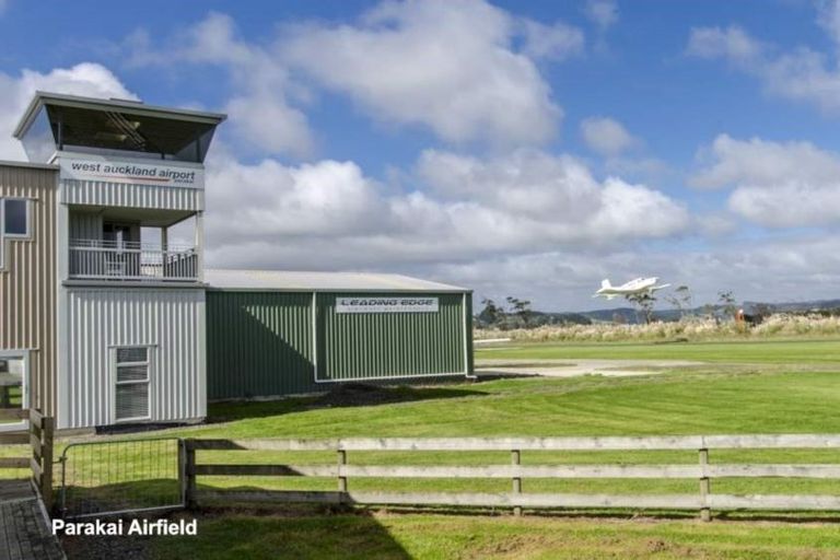 Photo of property in 30 Aitkenhead Court, Parakai, 0830