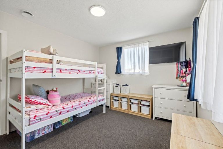 Photo of property in 21 Besant Place, Avondale, Christchurch, 8061