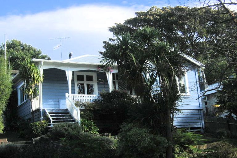 Photo of property in 8 Burns Road, Hospital Hill, Napier, 4110