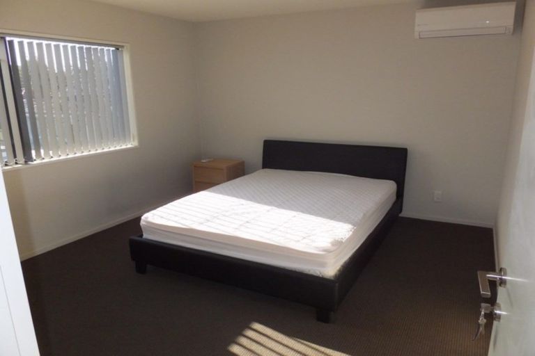 Photo of property in 76b Peer Street, Upper Riccarton, Christchurch, 8041