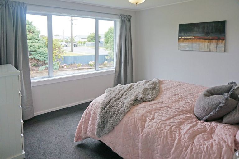 Photo of property in 12 Holloway Street, Waikiwi, Invercargill, 9810