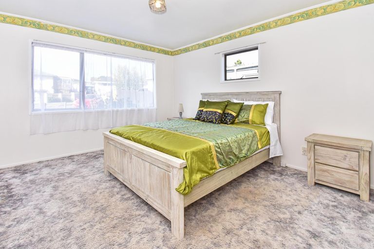 Photo of property in 3 Iris Place, Clendon Park, Auckland, 2103