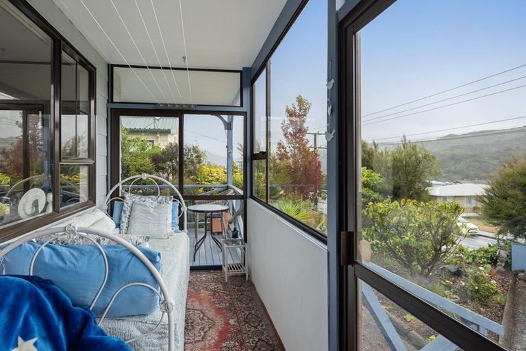 Photo of property in 168 Waikawa Road, Picton, 7220