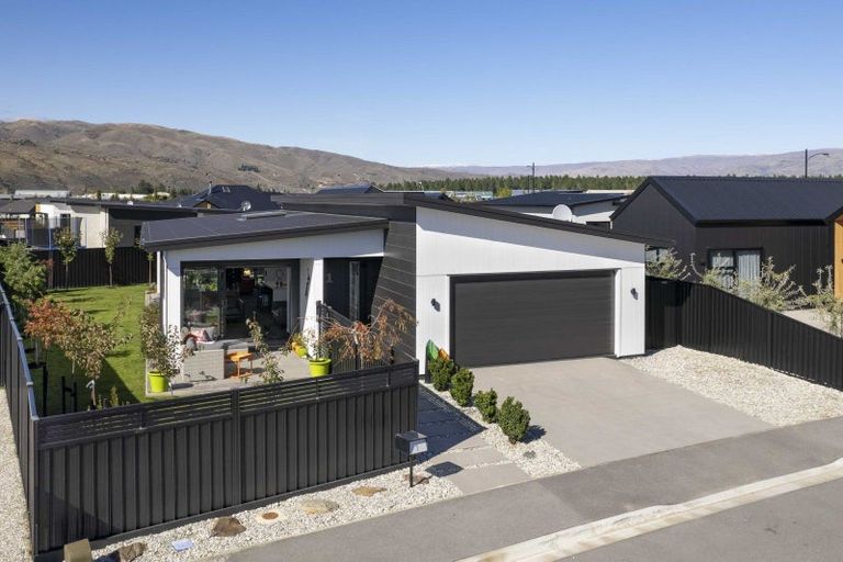 Photo of property in 1 Fraer Street, Cromwell, 9310