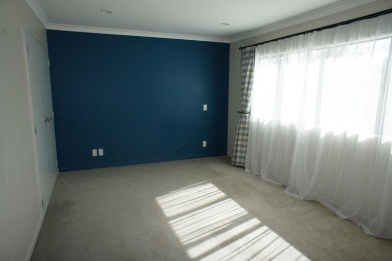 Photo of property in 3 Courtneys, West Harbour, Auckland, 0618
