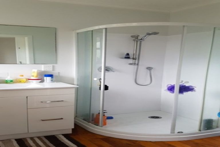 Photo of property in 10 Harding Avenue, Te Atatu South, Auckland, 0610