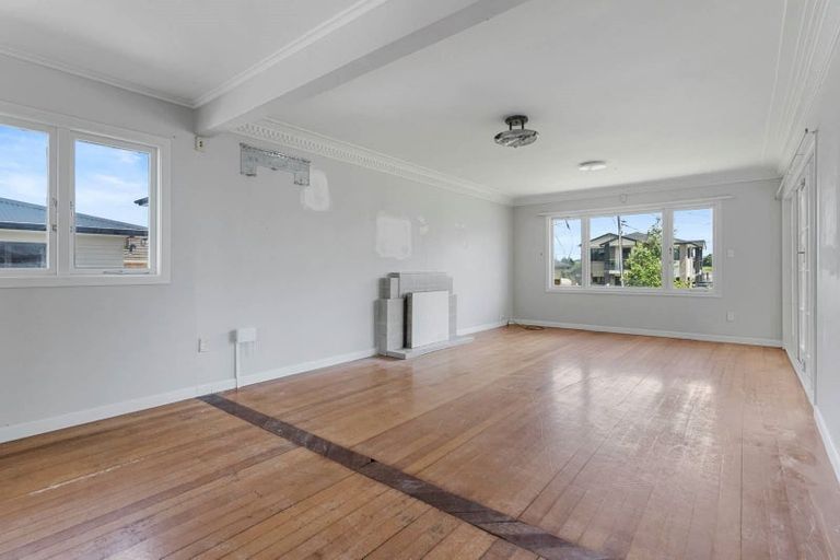 Photo of property in 12 Laureston Avenue, Papatoetoe, Auckland, 2025
