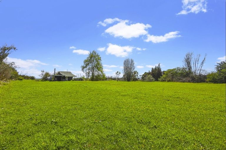 Photo of property in 329 Clifton Road, Whitford, Howick, 2571