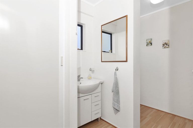 Photo of property in 2/8 Harley Road, Hauraki, Auckland, 0622