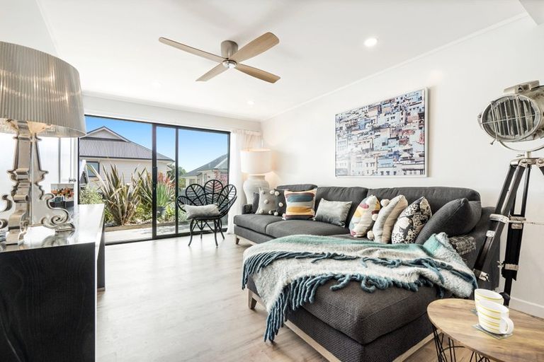 Photo of property in 82 Bay Street, Red Beach, 0932