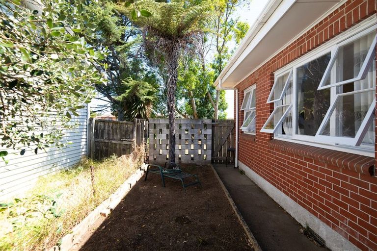 Photo of property in 2a Colin Street, Mangere, Auckland, 2022