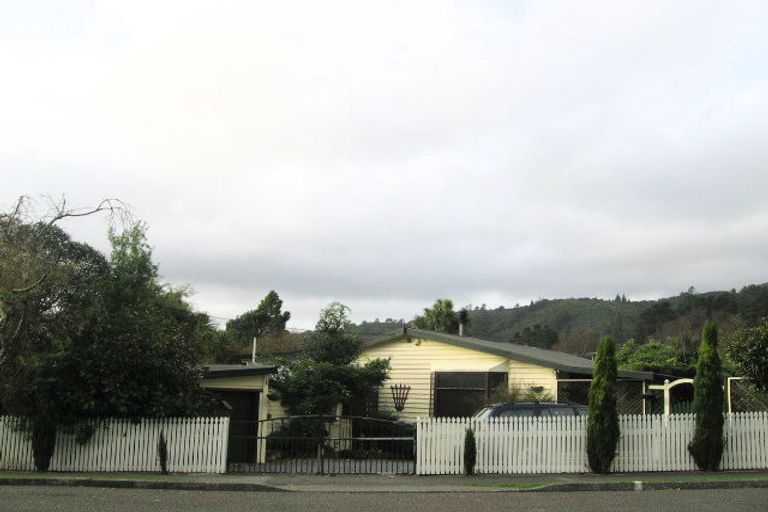 Photo of property in 8 Raukawa Street, Stokes Valley, Lower Hutt, 5019