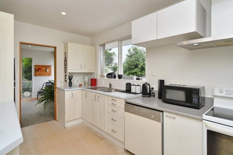 Photo of property in 27 Heathglen Avenue, Parklands, Christchurch, 8083