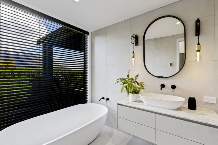 Photo of property in 58 Falconer Rise, Jacks Point, Queenstown, 9371