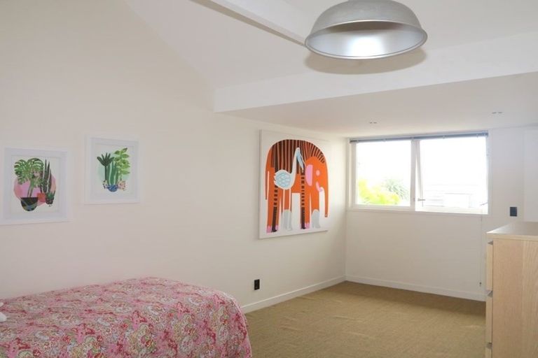 Photo of property in 51 Queen Street, Northcote Point, Auckland, 0627