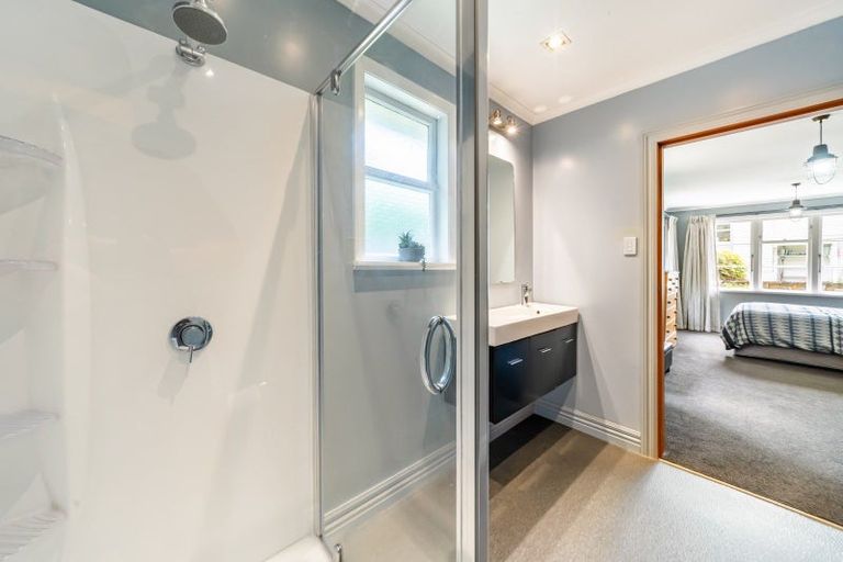 Photo of property in 19 Kitchener Terrace, Johnsonville, Wellington, 6037