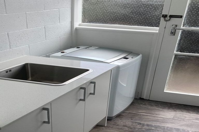 Photo of property in 2/12 The Parade, Bucklands Beach, Auckland, 2012