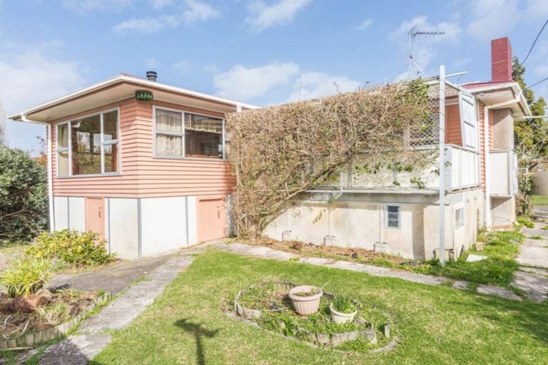 Photo of property in 8 Sarona Avenue, Glen Eden, Auckland, 0602