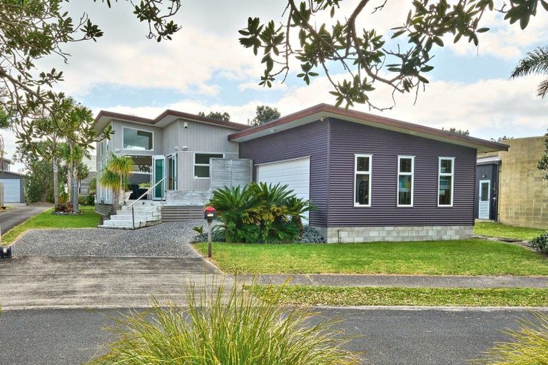 Photo of property in 156 Sands Crescent, Matarangi, Whitianga, 3592