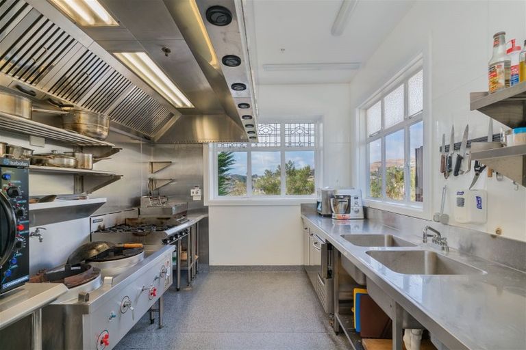 Photo of property in 141 Hackthorne Road, Cashmere, Christchurch, 8022