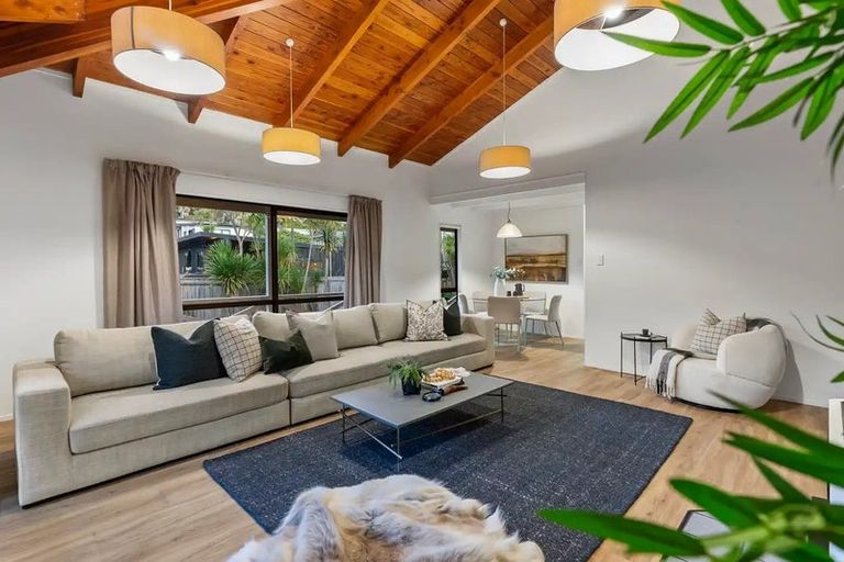 Photo of property in 2/24 Matipo Road, Mairangi Bay, Auckland, 0630