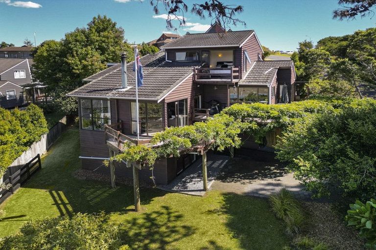 Photo of property in 199 West Harbour Drive, West Harbour, Auckland, 0618
