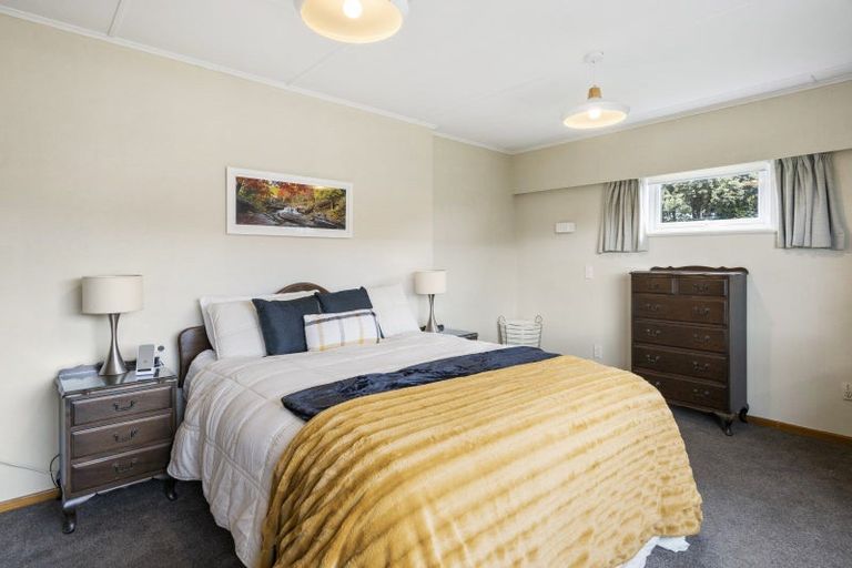 Photo of property in 72 Raroa Terrace, Tawa, Wellington, 5028