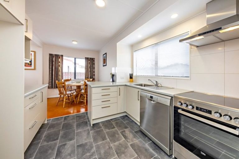 Photo of property in 28 Seaward Place, Wattle Downs, Auckland, 2103