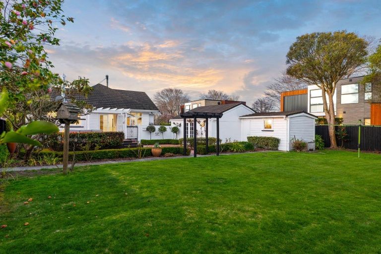 Photo of property in 20 Roa Road, Fendalton, Christchurch, 8041