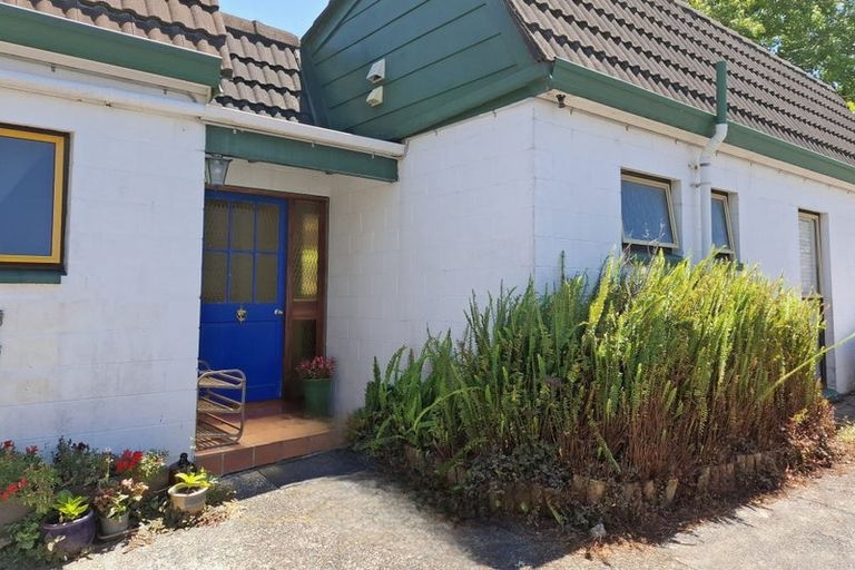Photo of property in 1/64 Carlisle Road, Browns Bay, Auckland, 0630