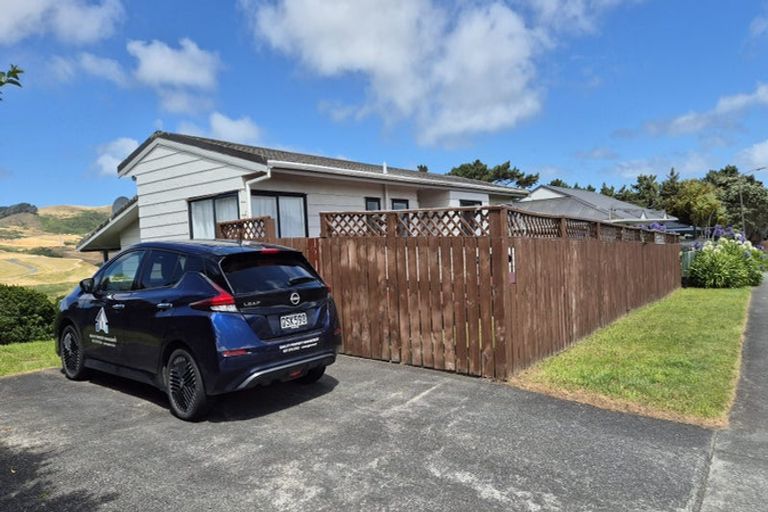 Photo of property in 60 Guadeloupe Crescent, Grenada Village, Wellington, 6037