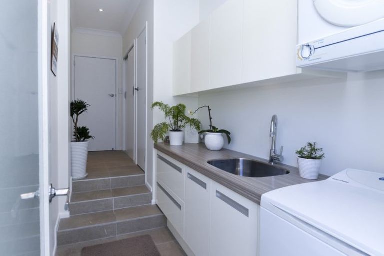 Photo of property in 102 Mellons Bay Road, Mellons Bay, Auckland, 2014