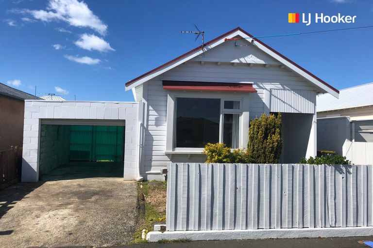 Photo of property in 57 Royal Crescent, Saint Kilda, Dunedin, 9012