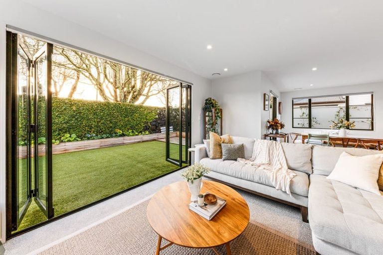 Photo of property in 49a Dignan Street, Point Chevalier, Auckland, 1022