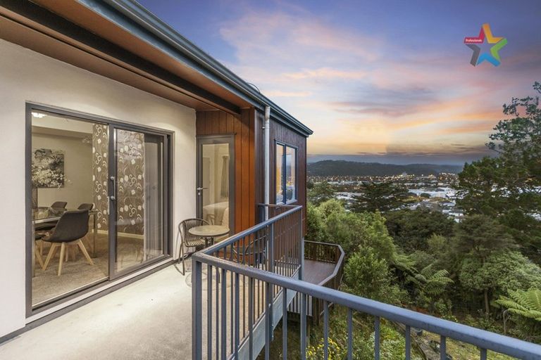 Photo of property in 31 Summit Road, Fairfield, Lower Hutt, 5011