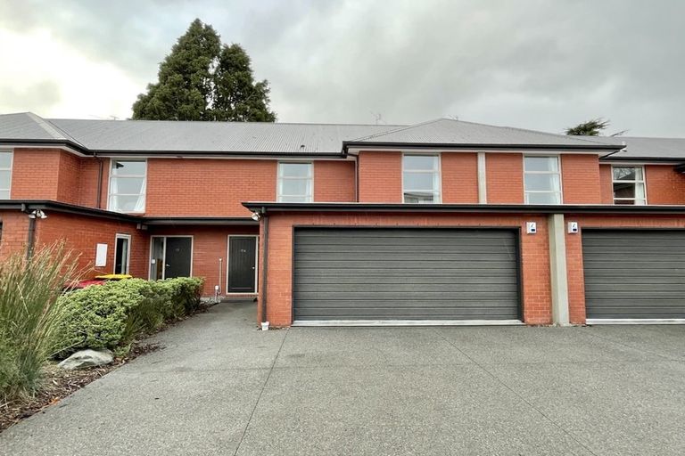 Photo of property in 11 Athol Terrace, Upper Riccarton, Christchurch, 8041