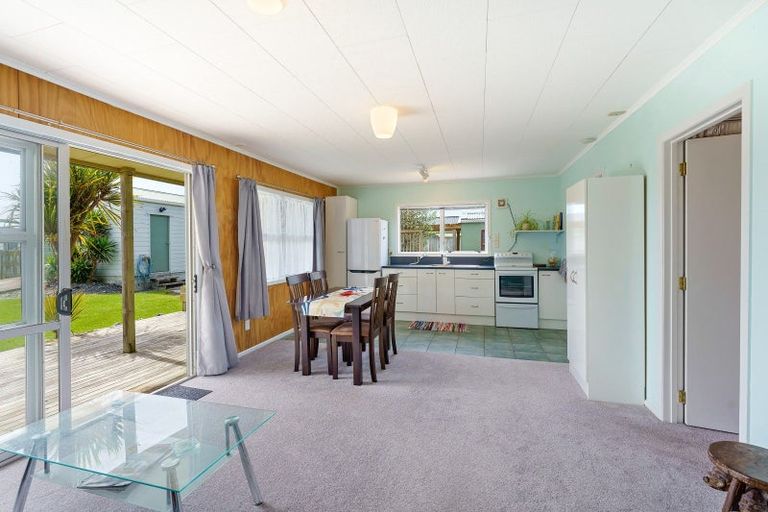 Photo of property in 19 Karaka Street, Otaki Beach, Otaki, 5512