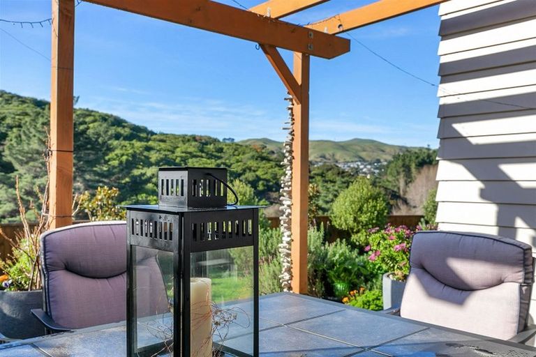 Photo of property in 51 Te Puia Drive, Aotea, Porirua, 5024