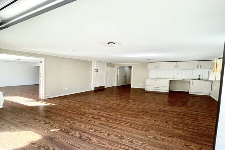 Photo of property in 4 Seaton Road, Murrays Bay, Auckland, 0630