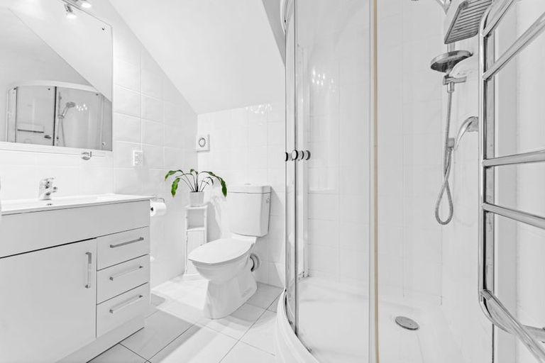 Photo of property in 1/46 Westpark Drive, West Harbour, Auckland, 0618