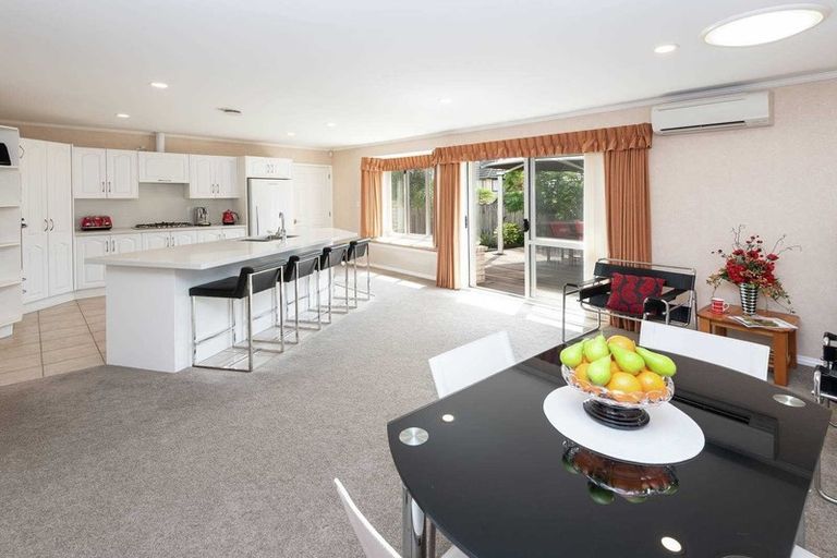 Photo of property in 7 Magilligan Close, East Tamaki Heights, Auckland, 2016