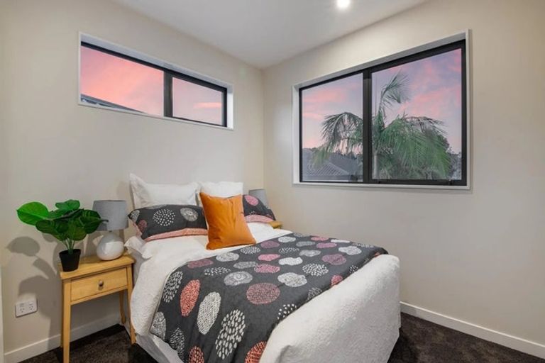 Photo of property in 3/114 Saddleback Rise, Murrays Bay, Auckland, 0630
