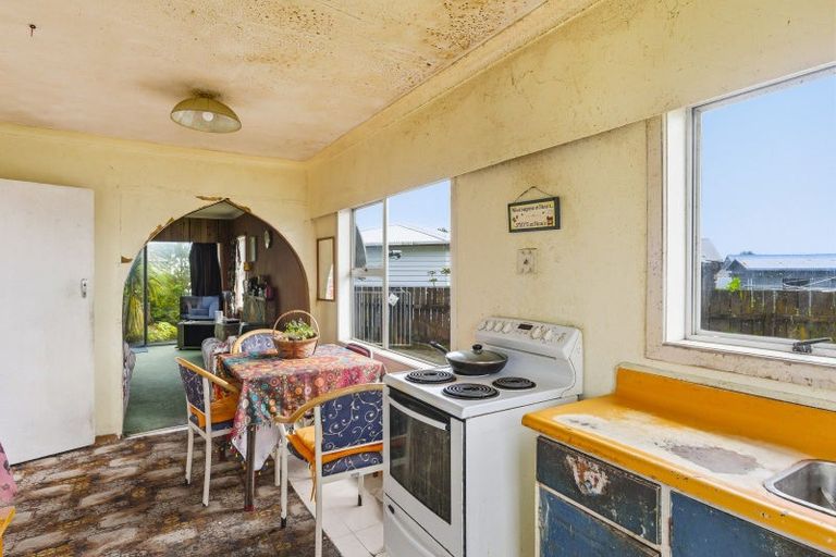 Photo of property in 15 Ross Street, Levin, 5510