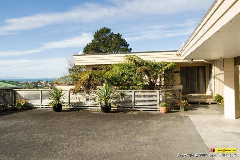 Photo of property in 100 Arran Road, Browns Bay, Auckland, 0630
