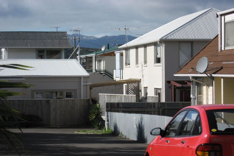 Photo of property in 3/131 Queens Drive, Lyall Bay, Wellington, 6022