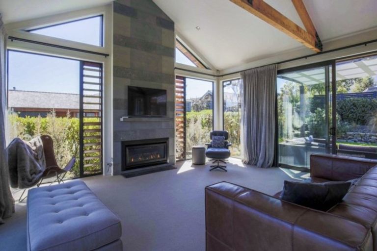Photo of property in 2 Buckler Court, Jacks Point, Queenstown, 9371