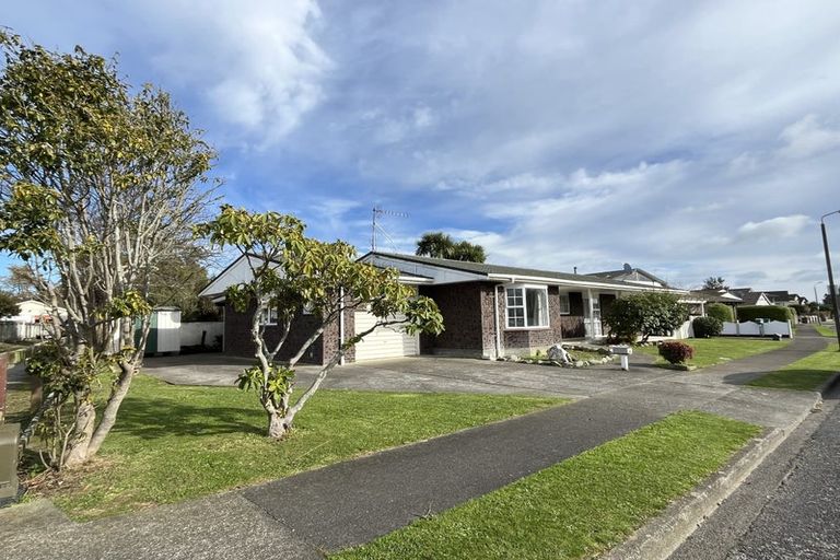Photo of property in 68 Highbury Drive, Levin, 5510