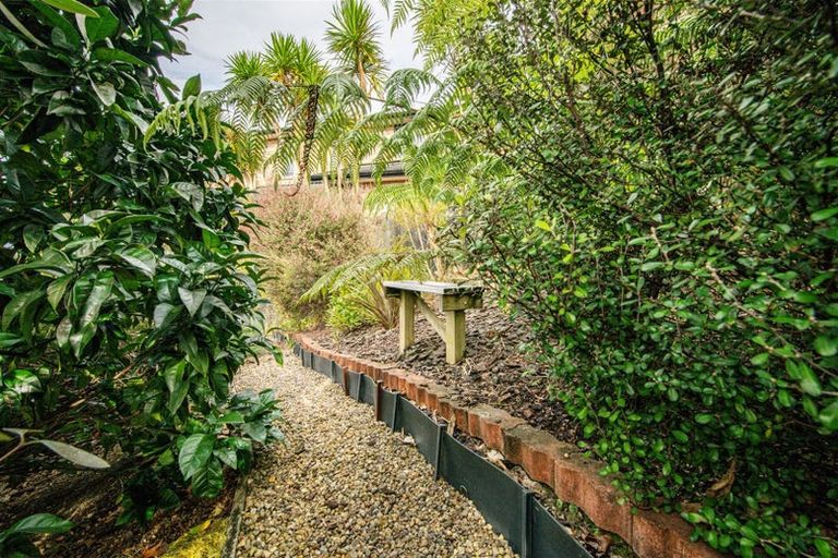 Photo of property in 34 Sapperton Drive, Henderson, Auckland, 0612