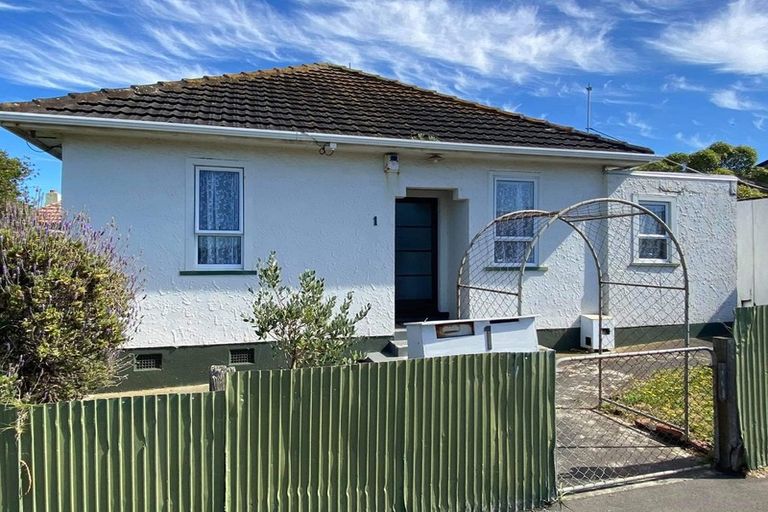 Photo of property in 1 Rangiora Street, Castlecliff, Whanganui, 4501